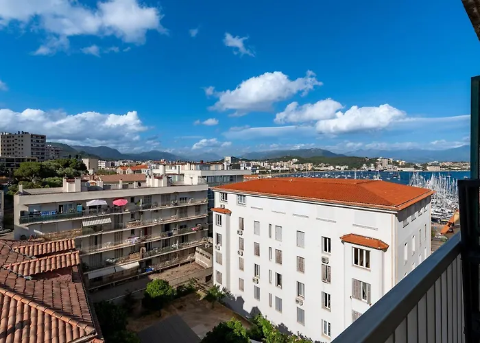 Azur Ajaccien - Proche Du Port Avec Parking *